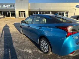 Toyota Prius 2019 LE 4p Hatchback
