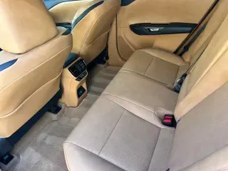 Lexus RZ 450e 2023 AWD Premium 4p Crossover con ruedas de 18 pulgadas