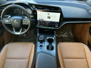 Lexus RZ 450e 2023 AWD Premium 4p Crossover con ruedas de 18 pulgadas