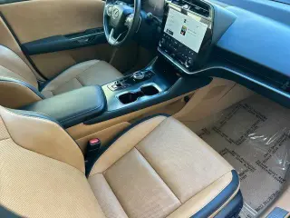 Lexus RZ 450e 2023 AWD Premium 4p Crossover con ruedas de 18 pulgadas