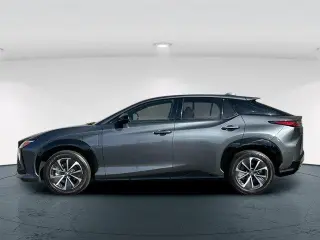 Lexus RZ 450e 2023 AWD Premium 4p Crossover con ruedas de 18 pulgadas