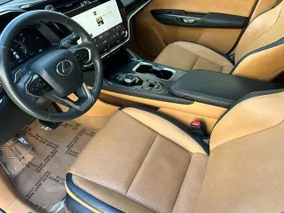 Lexus RZ 450e 2023 AWD Premium 4p Crossover con ruedas de 18 pulgadas