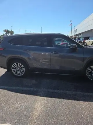 Toyota Highlander 2023 AWD Platinum 4dr SUV