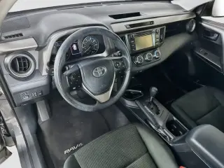 Toyota RAV4 2018 LE 4dr SUV