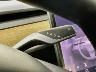 Tesla Model 3 2022 4dr Sedán