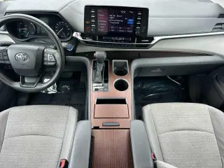Toyota Sienna 2024 AWD LE 8 Pasajeros 4 Puertas Minivan