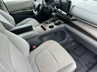 Toyota Sienna 2024 AWD LE 8 Pasajeros 4 Puertas Minivan