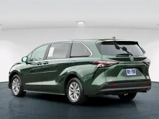 Toyota Sienna 2024 AWD LE 8 Pasajeros 4 Puertas Minivan