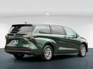 Toyota Sienna 2024 AWD LE 8 Pasajeros 4 Puertas Minivan