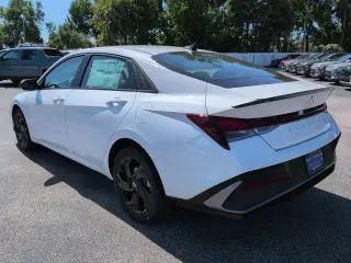 Hyundai ELANTRA 2026 SEL Sport Sedán 4 puertas