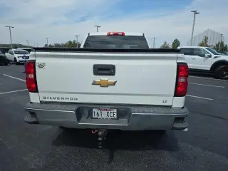 Chevrolet Silverado 1500 2017 4x2 LT 4 puertas Cabina de tripulación 1.8 m SB