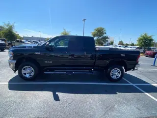Ram 2500 2022 4x4 Big Horn 4p Puerta Corrediza Cabina Tripulacion 6,3 ft. CA Camioneta