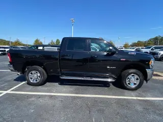 Ram 2500 2022 4x4 Big Horn 4p Puerta Corrediza Cabina Tripulacion 6,3 ft. CA Camioneta