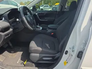 Toyota RAV4 2024 LE SUV 4 puertas