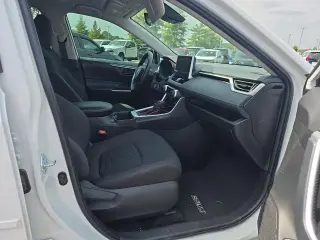Toyota RAV4 2024 LE SUV 4 puertas