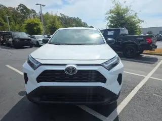 Toyota RAV4 2024 LE SUV 4 puertas