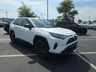 Toyota RAV4 2024 LE SUV 4 puertas