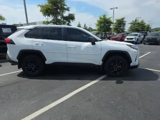 Toyota RAV4 2024 LE SUV 4 puertas