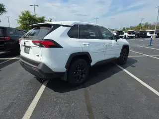 Toyota RAV4 2024 LE SUV 4 puertas