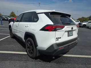 Toyota RAV4 2024 LE SUV 4 puertas