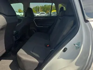 Toyota RAV4 2024 LE SUV 4 puertas
