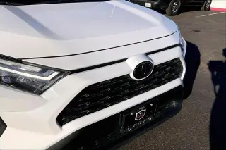 Toyota RAV4 2025 AWD LE 4p SUV