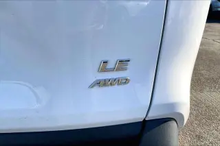 Toyota RAV4 2025 AWD LE 4p SUV