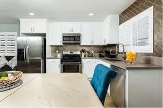 4 beds/ 3 bath home- Inglewood