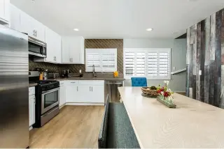4 beds/ 3 bath home- Inglewood
