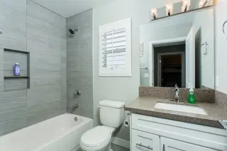 4 beds/ 3 bath home- Inglewood