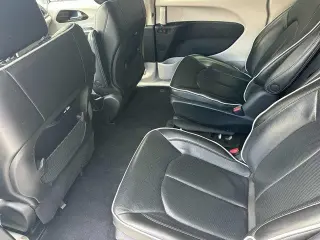 Chrysler Pacifica Plug-In Hybrid 2023 Limited 4dr Mini-Van