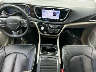 Chrysler Pacifica Plug-In Hybrid 2023 Limited 4dr Mini-Van