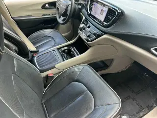 Chrysler Pacifica Plug-In Hybrid 2023 Limited 4dr Mini-Van