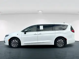 Chrysler Pacifica Plug-In Hybrid 2023 Limited 4dr Mini-Van