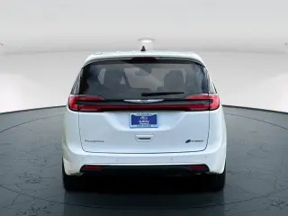 Chrysler Pacifica Plug-In Hybrid 2023 Limited 4dr Mini-Van
