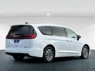 Chrysler Pacifica Plug-In Hybrid 2023 Limited 4dr Mini-Van