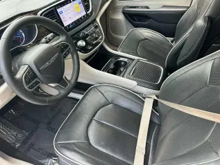 Chrysler Pacifica Plug-In Hybrid 2023 Limited 4dr Mini-Van