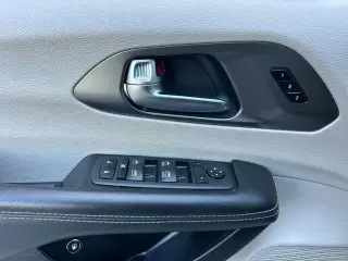 Chrysler Pacifica Plug-In Hybrid 2023 Touring L 4dr Mini-Van