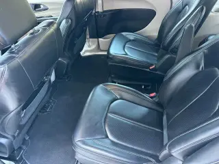Chrysler Pacifica Plug-In Hybrid 2023 Touring L 4dr Mini-Van
