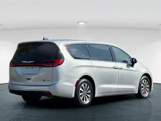 Chrysler Pacifica Plug-In Hybrid 2023 Touring L 4dr Mini-Van