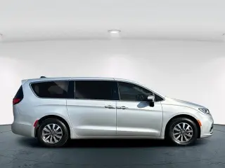 Chrysler Pacifica Plug-In Hybrid 2023 Touring L 4dr Mini-Van