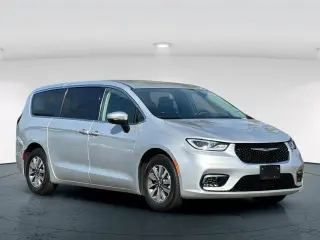Chrysler Pacifica Plug-In Hybrid 2023 Touring L 4dr Mini-Van