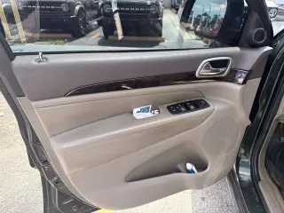 Jeep Grand Cherokee 2011 4x2 Laredo 4p SUV