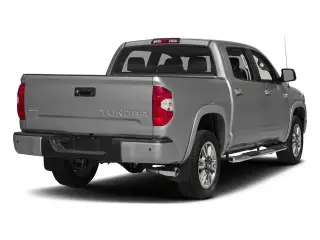 Toyota Tundra 2017 4x4 Platinum pickup de 4 puertas y cabina CrewMax (5.7L V8 FFV)
