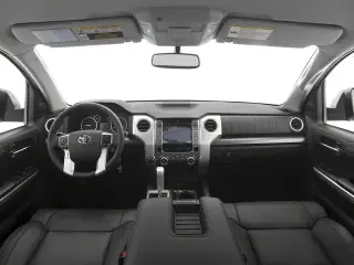 Toyota Tundra 2017 4x4 Platinum pickup de 4 puertas y cabina CrewMax (5.7L V8 FFV)