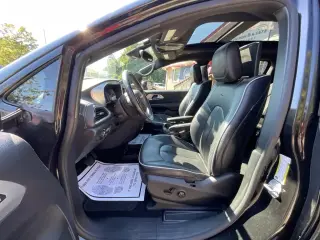 Chrysler Pacifica 2018 Limited 4dr Mini-Van