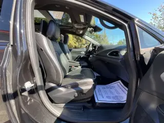 Chrysler Pacifica 2018 Limited 4dr Mini-Van