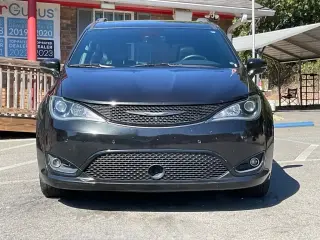Chrysler Pacifica 2018 Limited 4dr Mini-Van