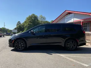 Chrysler Pacifica 2018 Limited 4dr Mini-Van