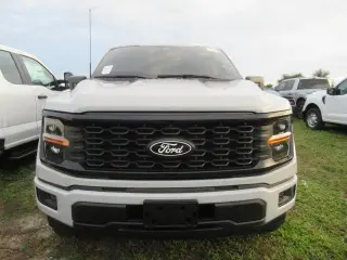 Ford F-150 2024 4x2 STX 4 puertas SuperCrew 5.5 pies SB